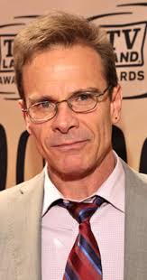 How tall is Peter Scolari?